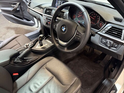 BMW 3 Series 2.0 328i Luxury Auto 5dr 40
