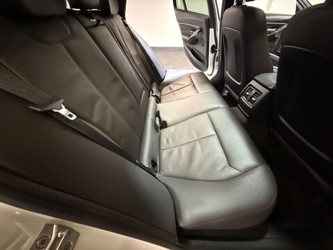 BMW 3 Series 2.0 328i Luxury Auto 5dr 41