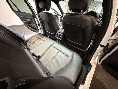 BMW 3 Series 2.0 328i Luxury Auto 5dr 42