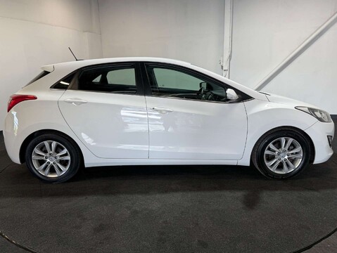 Hyundai i30 1.6 i30 Style Nav CRDi Auto 5dr 7