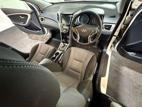 Hyundai i30 1.6 i30 Style Nav CRDi Auto 5dr 15
