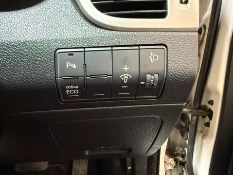Hyundai i30 1.6 i30 Style Nav CRDi Auto 5dr 16