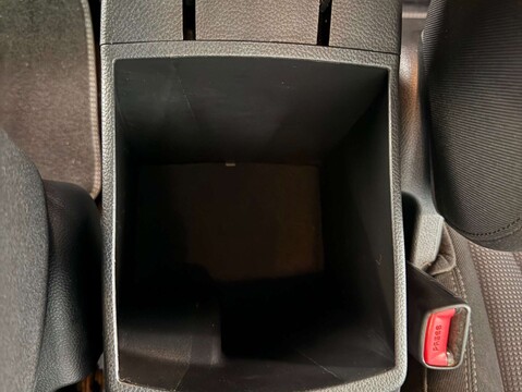 Hyundai i30 1.6 i30 Style Nav CRDi Auto 5dr 29