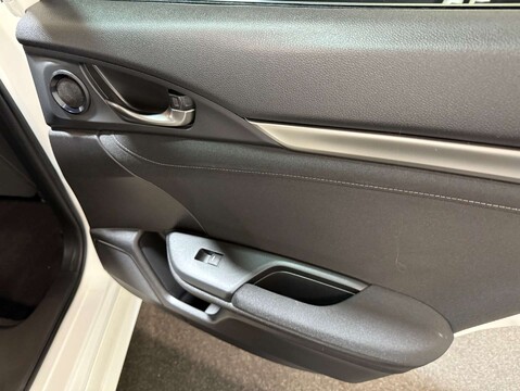 Honda Civic 1.0 Civic SR VTec 5dr 28
