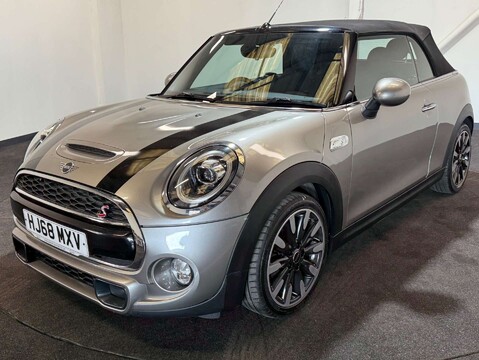 Mini Convertible 2.0 Cooper S 2dr 1
