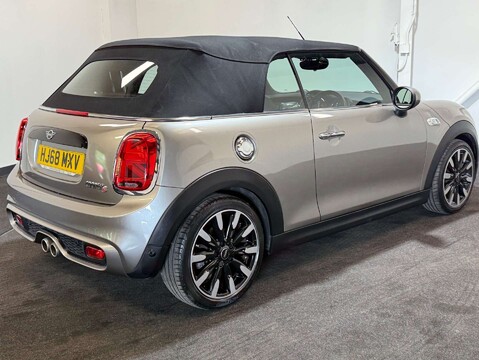 Mini Convertible 2.0 Cooper S 2dr 5