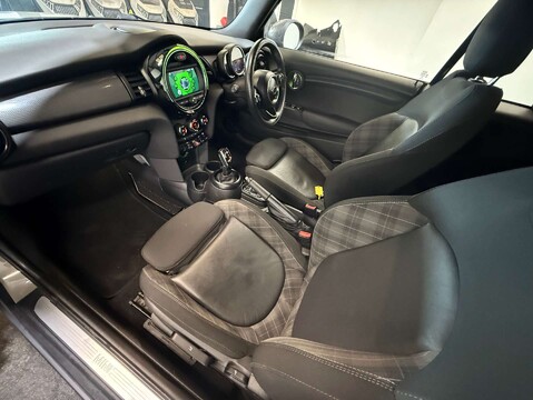 Mini Convertible 1.5 Cooper Auto 2dr 31