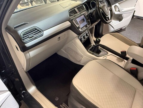 Volkswagen Tiguan 1.4 Tiguan SE Nav TSi BlueMotion Technology 5dr 52