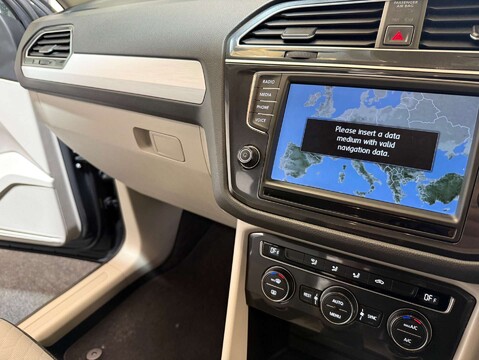 Volkswagen Tiguan 1.4 Tiguan SE Nav TSi BlueMotion Technology 5dr 37