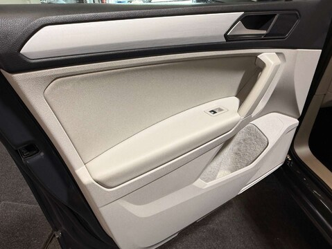 Volkswagen Tiguan 1.4 Tiguan SE Nav TSi BlueMotion Technology 5dr 57