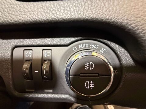Vauxhall Insignia 2.0 Insignia SRI Nav CDTI Auto 5dr 19