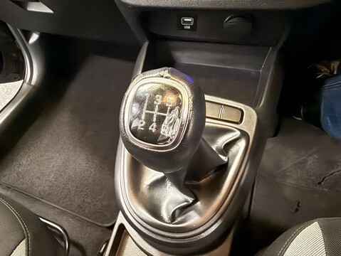 Hyundai i10 1.0 i10 SE Connect MPI 5dr 28