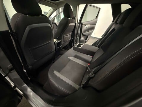Nissan Qashqai 1.3 Qashqai N-Connecta DiG-T 5dr 46