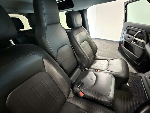 Land Rover Defender 3.0 Defender X-Dynamic HSE D MHEV Auto 4WD 3dr 43
