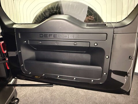 Land Rover Defender 3.0 Defender X-Dynamic HSE D MHEV Auto 4WD 3dr 46