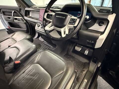 Land Rover Defender 3.0 Defender X-Dynamic HSE D MHEV Auto 4WD 3dr 19