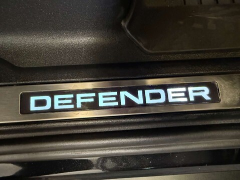 Land Rover Defender 3.0 Defender X-Dynamic HSE D MHEV Auto 4WD 3dr 28