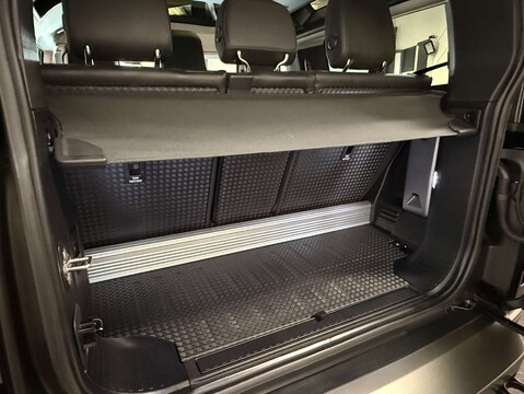 Land Rover Defender 3.0 Defender X-Dynamic HSE D MHEV Auto 4WD 3dr 49