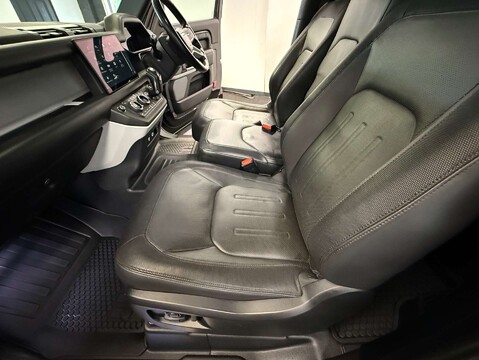 Land Rover Defender 3.0 Defender X-Dynamic HSE D MHEV Auto 4WD 3dr 53