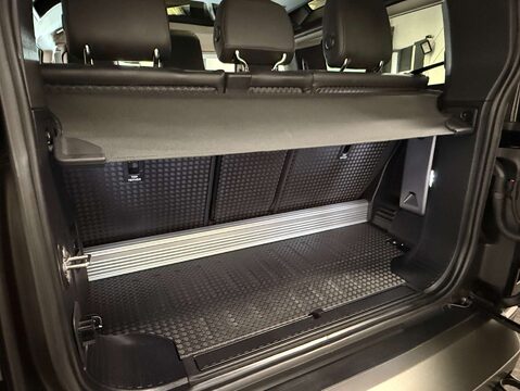 Land Rover Defender 3.0 Defender X-Dynamic HSE D MHEV Auto 4WD 3dr 47