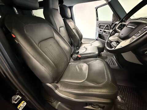 Land Rover Defender 3.0 Defender X-Dynamic HSE D MHEV Auto 4WD 3dr 17