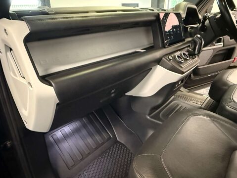 Land Rover Defender 3.0 Defender X-Dynamic HSE D MHEV Auto 4WD 3dr 34