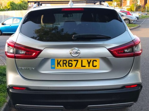 Nissan Qashqai 1.6 Qashqai N-Connecta DiG-T 5dr 4
