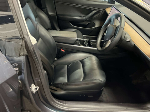 Tesla Model 3 Model 3 Long Range AWD 4WD 4dr 7