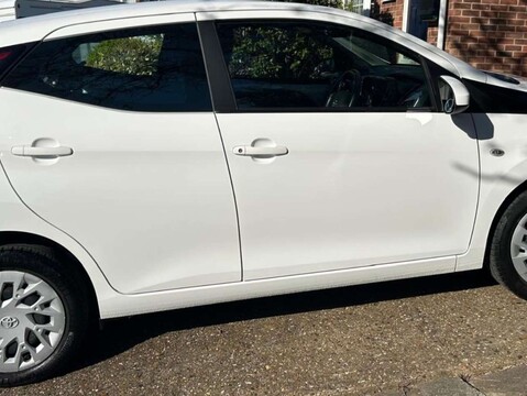 Toyota Aygo 1.0 Aygo X-Play TSS VVT-i CVT 5dr 3