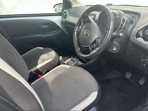 Toyota Aygo 1.0 Aygo X-Play TSS VVT-i CVT 5dr 5