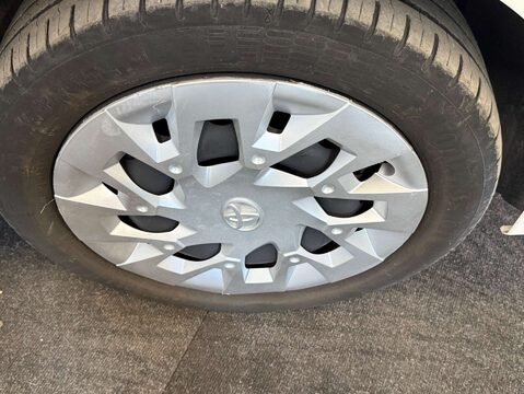 Toyota Aygo 1.0 Aygo X-Play TSS VVT-i CVT 5dr 13