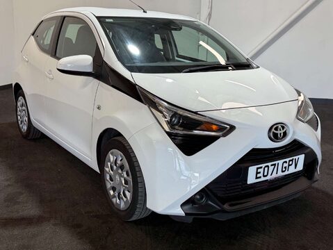 Toyota Aygo 1.0 Aygo X-Play TSS VVT-i CVT 5dr 7