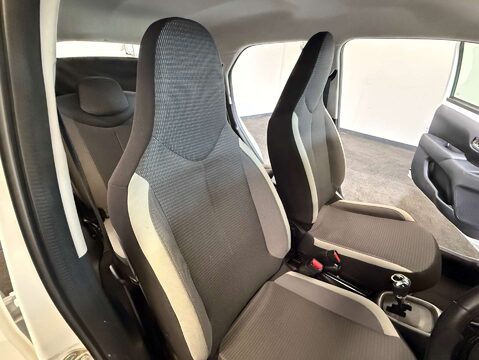 Toyota Aygo 1.0 Aygo X-Play TSS VVT-i CVT 5dr 15