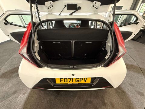 Toyota Aygo 1.0 Aygo X-Play TSS VVT-i CVT 5dr 33