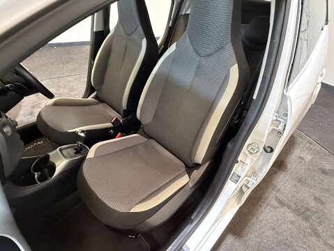 Toyota Aygo 1.0 Aygo X-Play TSS VVT-i CVT 5dr 41