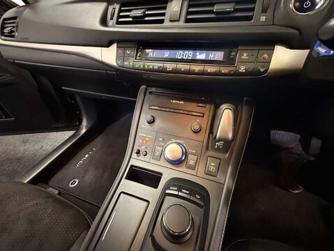 Lexus CT 1.8 CT 200H Sport CVT 5dr 28