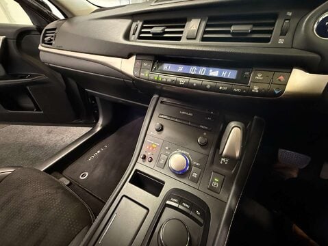 Lexus CT 1.8 CT 200H Sport CVT 5dr 40
