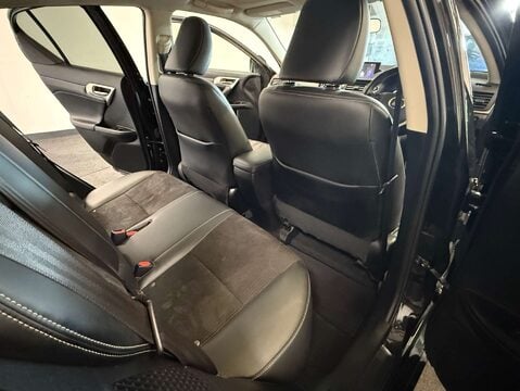 Lexus CT 1.8 CT 200H Sport CVT 5dr 42