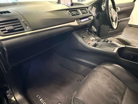 Lexus CT 1.8 CT 200H Sport CVT 5dr 57
