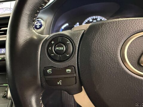 Lexus CT 1.8 CT 200H Sport CVT 5dr 17