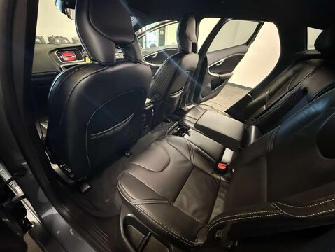 Volvo V40 2.0 V40 R-Design Pro T5 Auto 5dr 48
