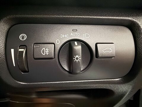 Volvo V40 2.0 V40 R-Design Pro T5 Auto 5dr 17