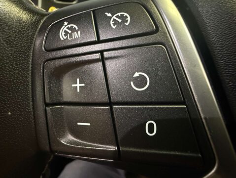 Volvo V40 2.0 V40 R-Design Pro T5 Auto 5dr 21