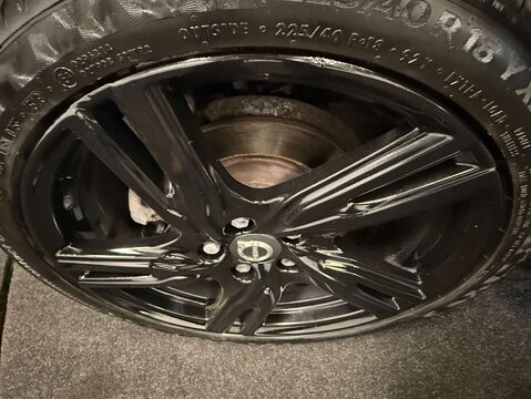 Volvo V40 2.0 V40 R-Design Pro T5 Auto 5dr 39
