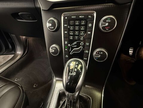 Volvo V40 2.0 V40 R-Design Pro T5 Auto 5dr 20