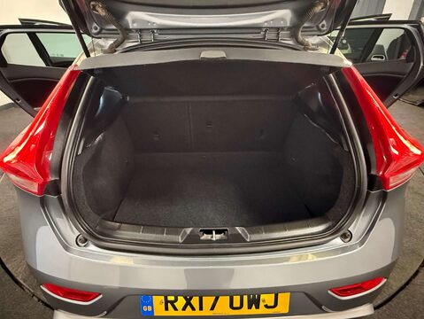 Volvo V40 2.0 V40 R-Design Pro T5 Auto 5dr 43
