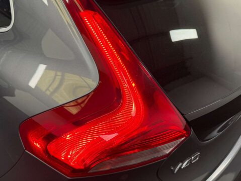 Volvo V40 2.0 V40 R-Design Pro T5 Auto 5dr 45