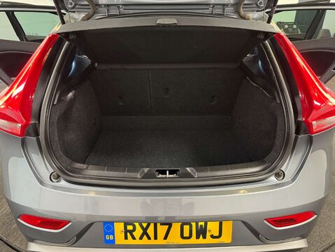 Volvo V40 2.0 V40 R-Design Pro T5 Auto 5dr 46