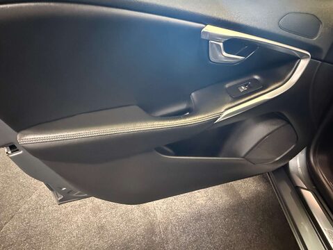 Volvo V40 2.0 V40 R-Design Pro T5 Auto 5dr 50