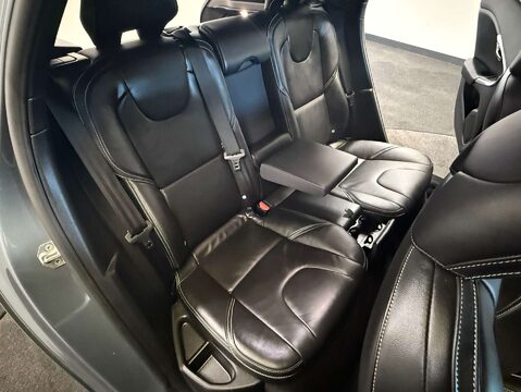 Volvo V40 2.0 V40 R-Design Pro T5 Auto 5dr 36